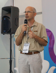 Presidente da ABETA, Evandro Schütz, liderou o painel sobre parques