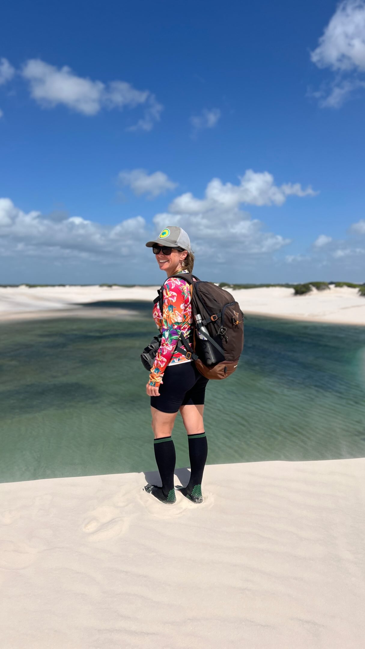 🦶 Se os Lençóis Maranhenses que você sonha em conhecer são assim... Então talvez esteja na hora de descobrir os Lençóis a pé!

A travessia pelo Parque Nacional dos Lençóis Maranhenses é uma das formas mais incríveis e responsáveis de conhecer esse lugar e eu posso te provar!

🚶 sem combustível
🧑‍🧑‍🧒‍🧒 grupos menores 
🌱 regiões mais remotas
✨ dispersando o fluxo de visitantes e reduzindo a pressão sobre as lagoas
💰 apoiando comunidades locais

Estou indo semana que vem para minha segunda travessia a pé com a @lugarejos.com.br - quem vai me acompanhar nessa? 😍

💡Mas lembre-se: fazer uma travessia a pé não transforma ninguém em um viajante responsável e qualquer turismo gera impactos.